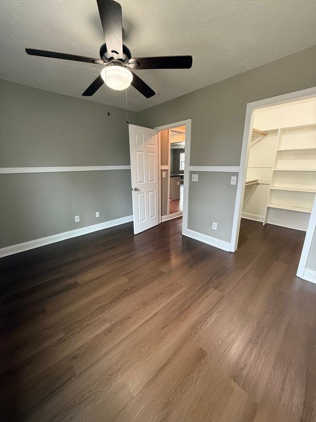 Building Photo - Spacious 3 Bedroom 2 Bathroom Home Available NOW!