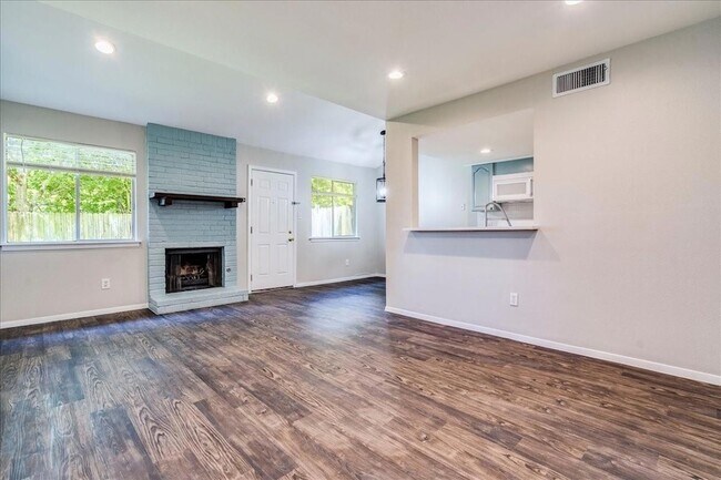 Building Photo - 408 Vista W Ct