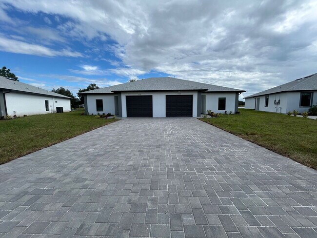 Building Photo - 1112 Bismarck Rd