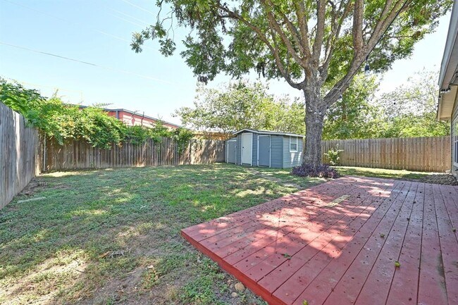 Building Photo - 3310 Bengston St