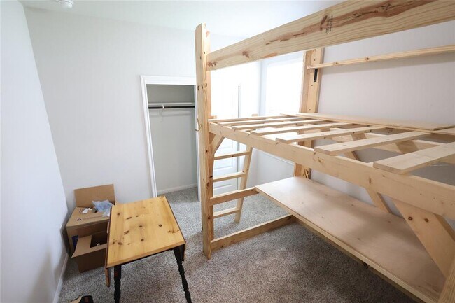 Building Photo - 821 Olive Creek Dr