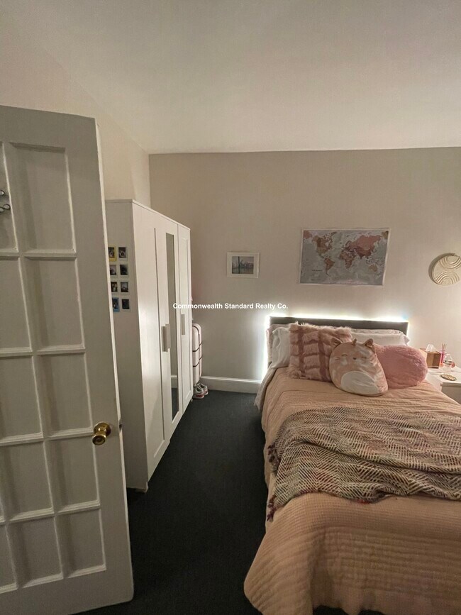 Building Photo - 833-835 Beacon St. Unit 302