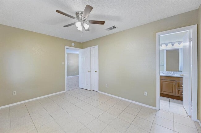 Building Photo - 12302 Dellrey Dr