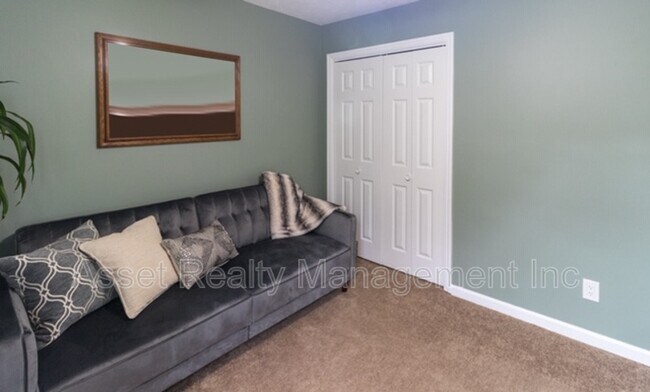 Building Photo - 9009 Tall Timber Dr