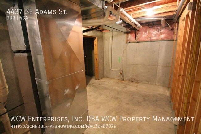 Building Photo - 4437 SE Adams St