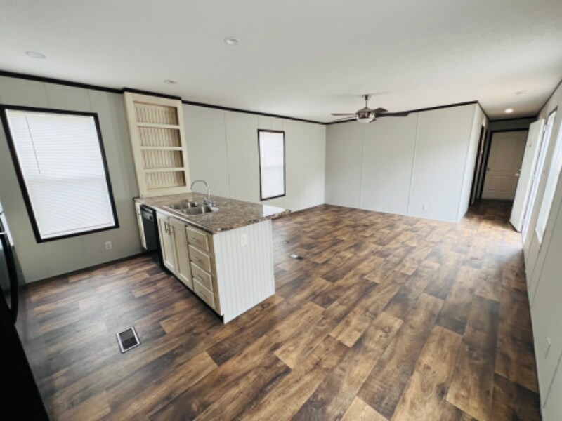 Building Photo - 9477 Lansdowne Rd