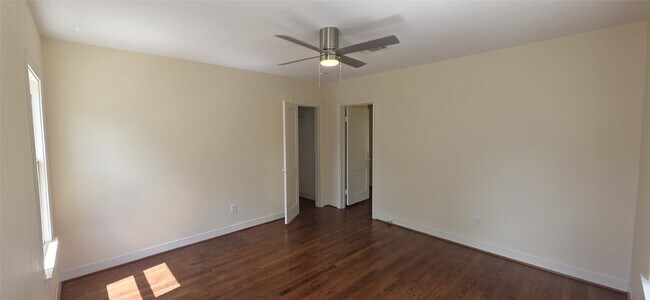 Building Photo - 2827 Robertson St