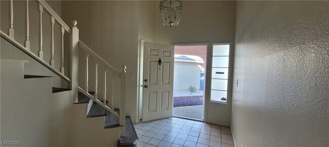 Building Photo - 6561 Avon Ct