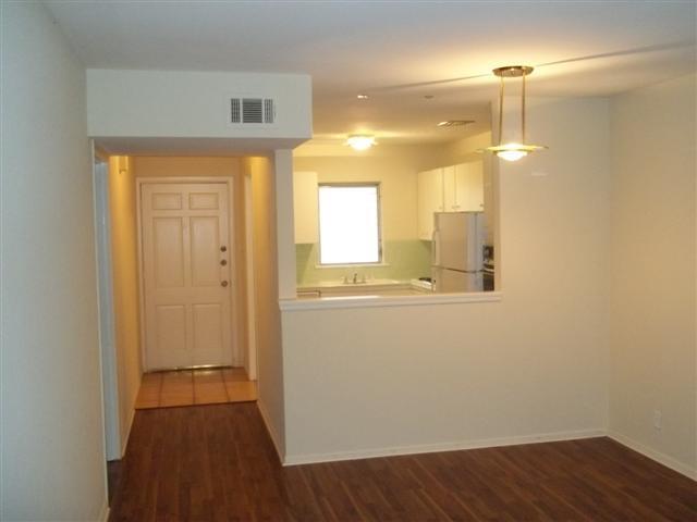 Building Photo - 5320 Balcones Dr