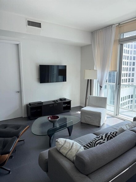 Building Photo - 55 SE 6th St