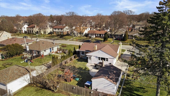 Building Photo - 5415 N Lydell St