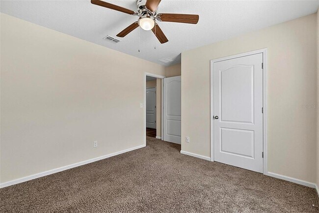 Building Photo - 137 Fairway Ct
