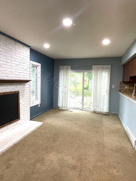 Building Photo - 186 Randall Dr