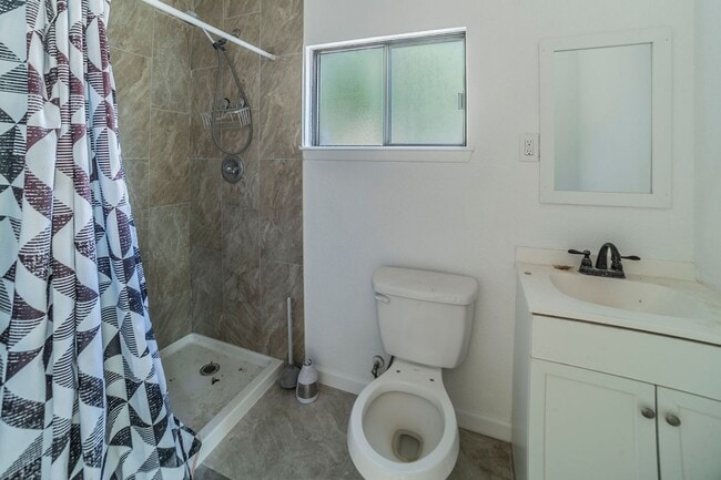 Building Photo - ? Stylishly Renovated 3-Bedroom Home in Arlington!