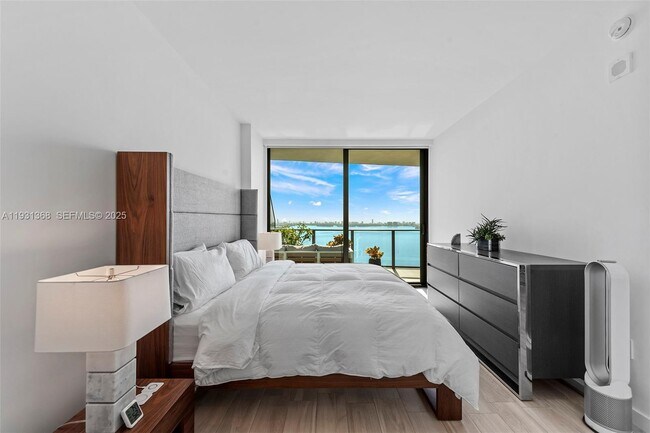 Building Photo - 460 NE 28th St