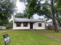 Building Photo - Cute, cottage in a prime location off of Oakland Ave, near Downtown and ETSU, 2 bed/1 bath for $1...