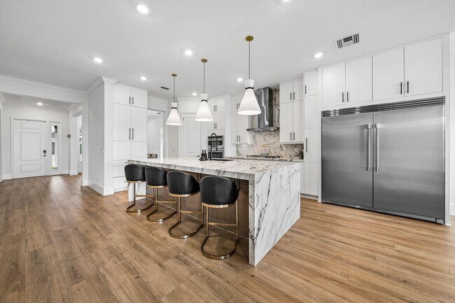 Building Photo - 655 Hookline Cir