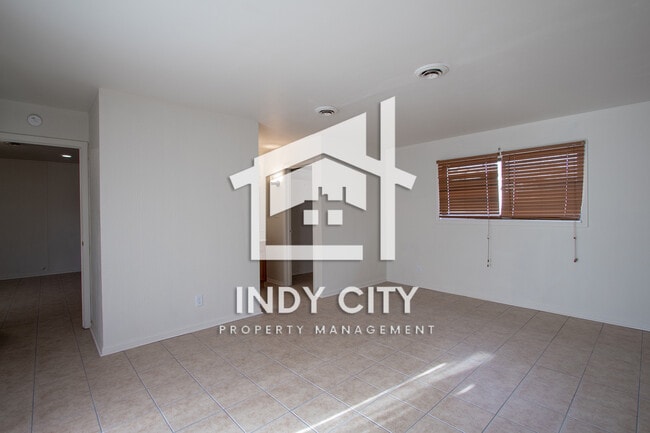 Building Photo - 3049 Roseway Dr