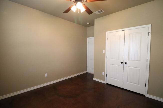 Building Photo - 502 Stoneridge Dr