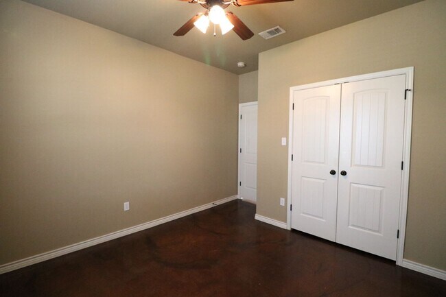 Building Photo - Stoneridge 502