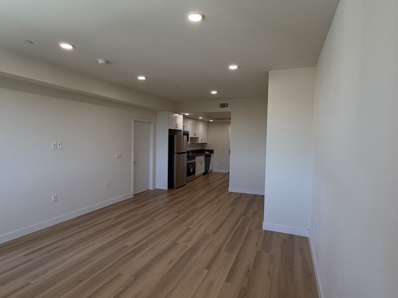 Building Photo - 14535 Weddington St