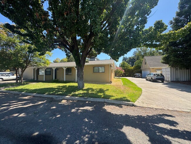 Primary Photo - 2720 Larry Ln
