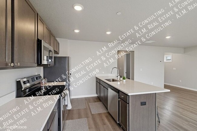 Building Photo - 1100 Edgeland St SW