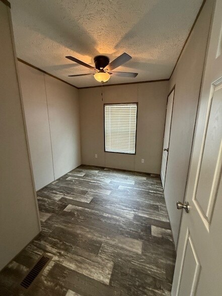 Building Photo - 3127 Greenfield Rd