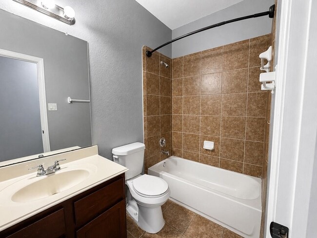 Building Photo - 28547 Lockeridge Springs Dr