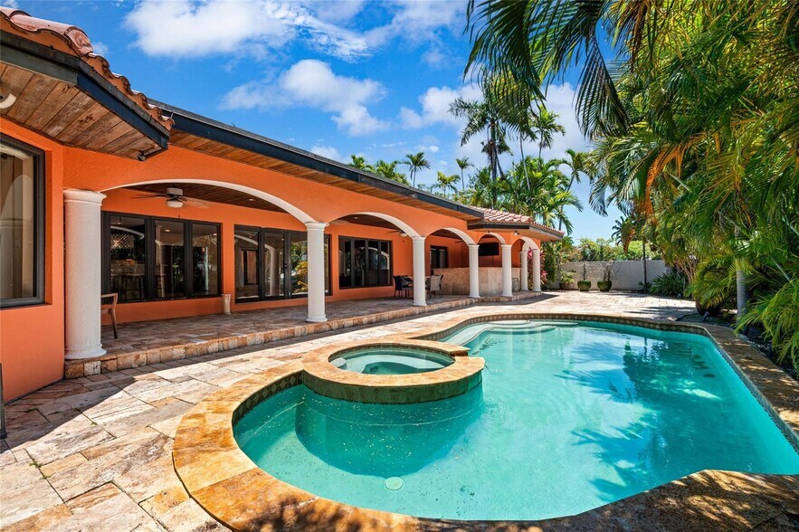Building Photo - 515 Lido Dr