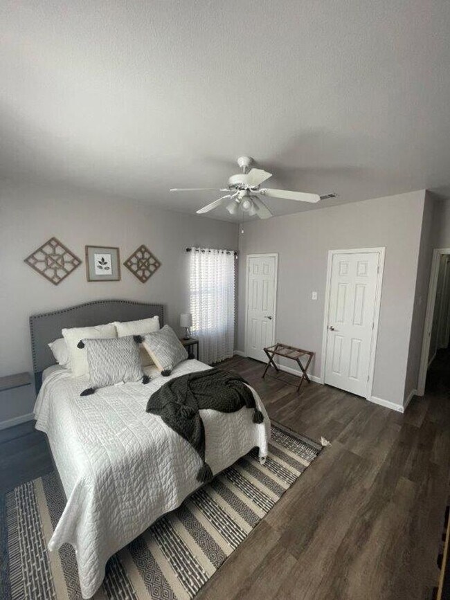 Building Photo - Spacious, Fully-Furnished 2/2 Condo Minutes from Campus - SPRING SEMESTER LEASE AVAILABLE!