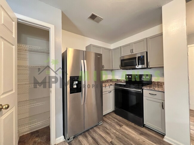 Building Photo - 168 Springway Dr