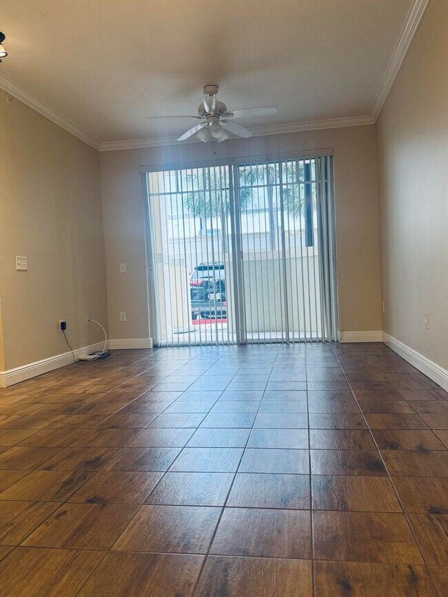 Building Photo - 1139 Town Center Dr