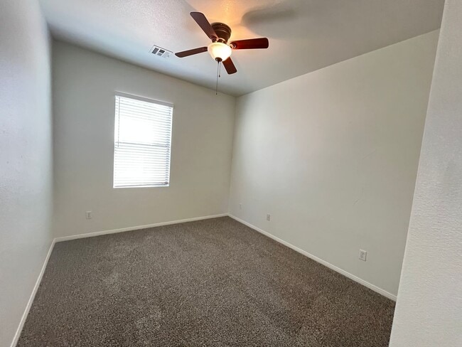 Building Photo - Cozy Home in Heart of Summerlin!
