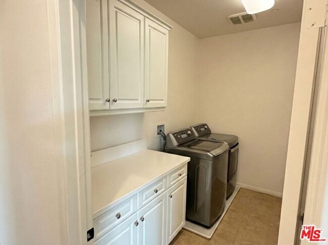 Building Photo - 68 Revell Cir