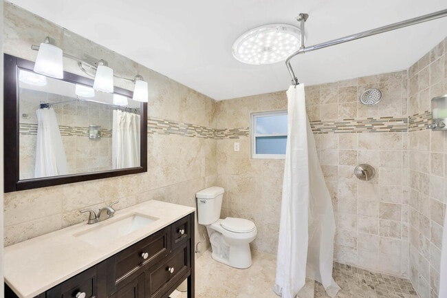 Building Photo - 10755 Clara Ln