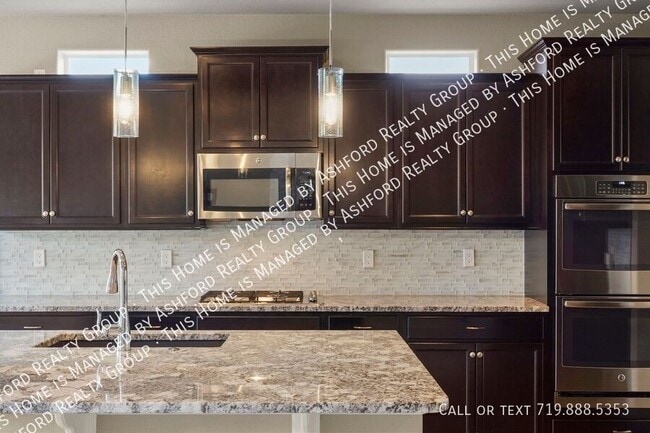 Building Photo - 7215 Rim Bluff Ln