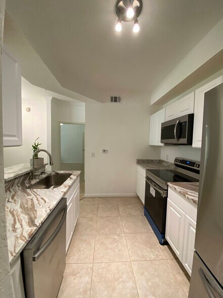 Building Photo - 8539 Gate Pkwy W