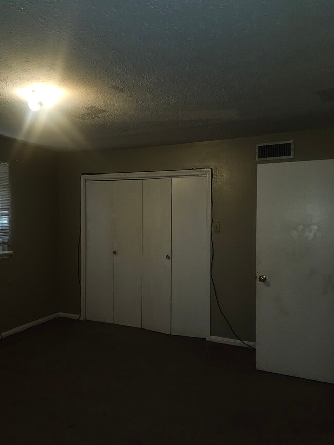 Building Photo - 419 Zinnia Ave
