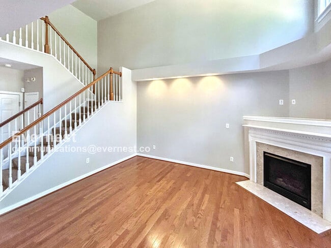 Building Photo - 2405 Silver Lake Terrace