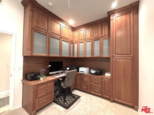Building Photo - 458 S Clark Dr