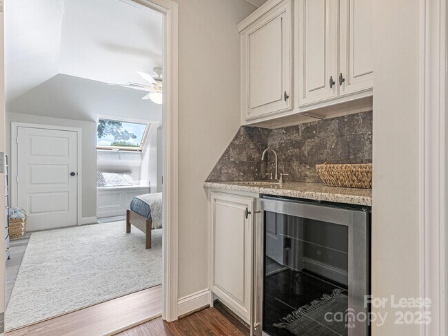 Building Photo - 3515 Foxcroft Rd