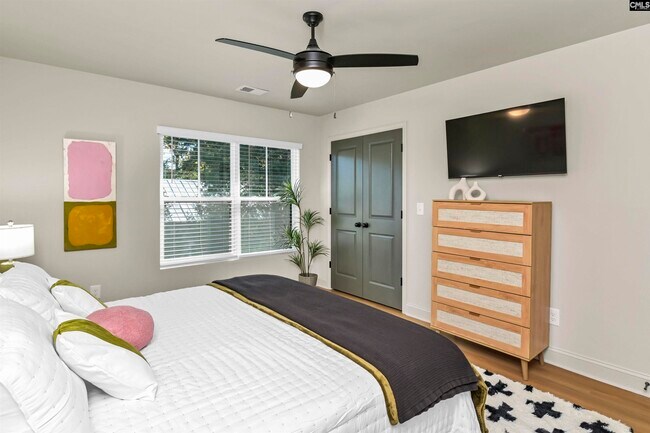 Building Photo - 816 Shull St