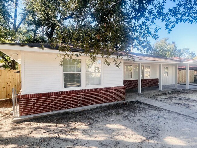 Building Photo - 4216 Fairfields Ave