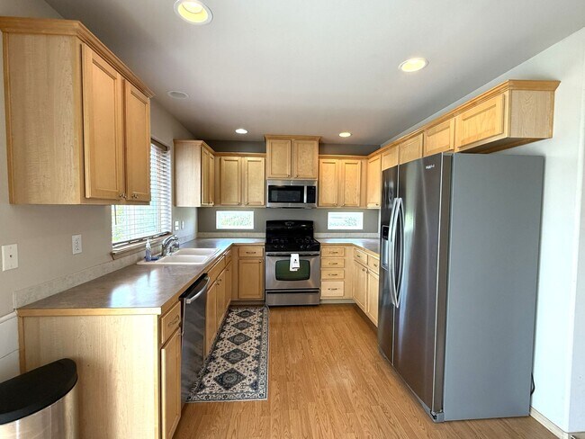 Building Photo - Sunnyside Area Home with Amazing Views!