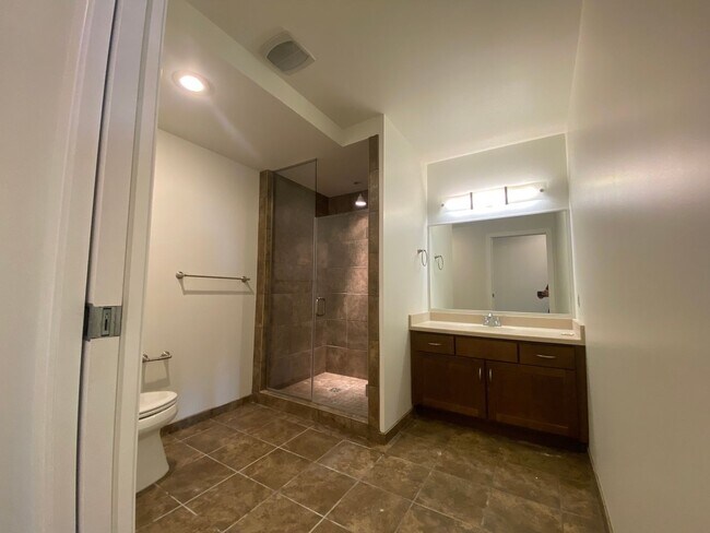 Building Photo - $2,575 | 1 Bedroom, 2 Bathroom Condo | Pet...