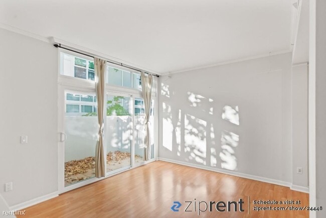 Building Photo - 3 br, 3 bath Townhome - 334 Dunsmuir Terra...