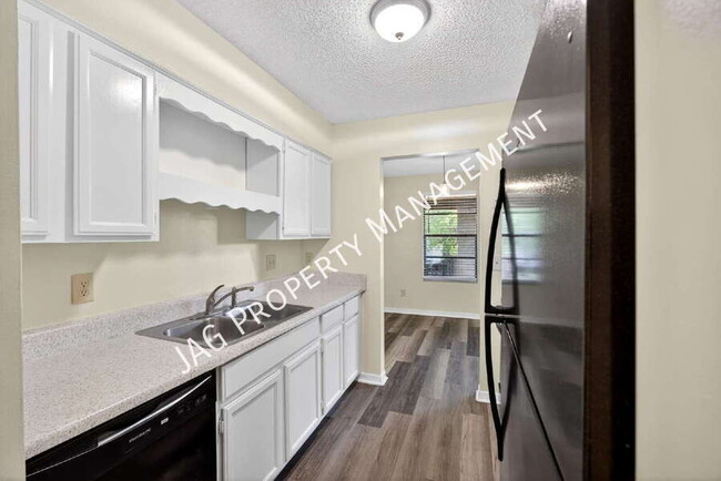 Building Photo - 482 Bentwood Ln