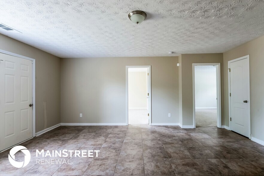 Building Photo - 10576 Day Lily Dr