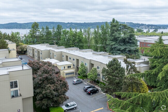 Building Photo - The Sandpiper Condo